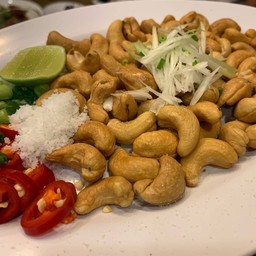 เม็ดมะม่วงทอดทรงเครื่อง