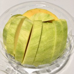 มะม่วงเปรี้ยวแก้วขมิ้น หั่นตัดแต่ง กล่องเล็ก