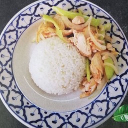 ข้าวไก่ผัดพริกหยวก