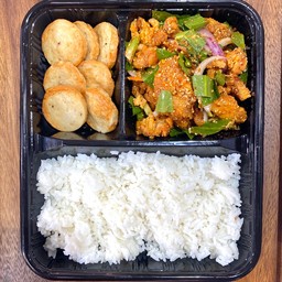 ข้าวยำไก่แซ่บ+ หมูยอพริกไทยดำ