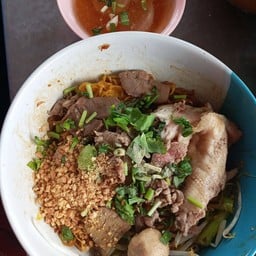 ร้านก๋วยเตี๋ยว ปู่ ย่า อาหารตามสั่ง