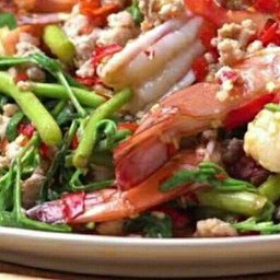 ยำผักกระเฉด