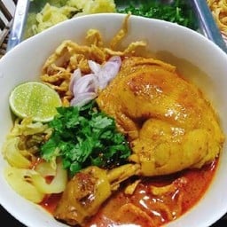 ขนมจีนน้ำเงี้ยวข้าวซอยหม้อดิน