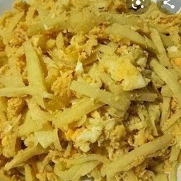 ข้าวราดผัดหน่อไม้ใส่ไข่หมูสับ,ไก่,หมุ