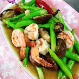 หน่อไม้ฝรั่งผัดกุ้ง