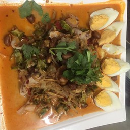 ยำถั่วพลูกุ้งปลาหมึกหมูสับไข่ต้ม)