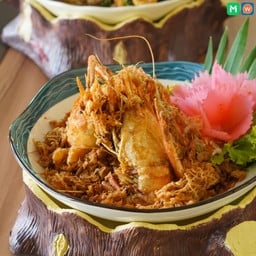 เมนูกุ้งแม่น้ำทอดเกลือ กุ้งสด ๆ จับมาสด ๆ บอกเลยว่าเนื้อเด้งมาก 