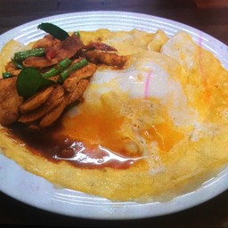 ข้าวราดไข่ข้นพะแนงหมูนุ่ม