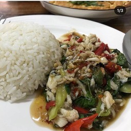 ข้าวราดกระเพราเนื้อปูอย่างดี