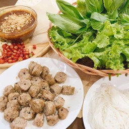แหนมเนืองคุณแม่