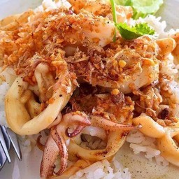 ข้าวปลาหมึกกระเทียม