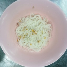 เส้นหมี่ลวก