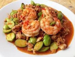 ข้าวราดผัดสะตอกุ้งหมูสับ