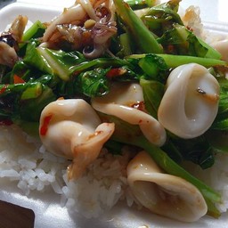 ข้าวคะน้าปลาหมึก