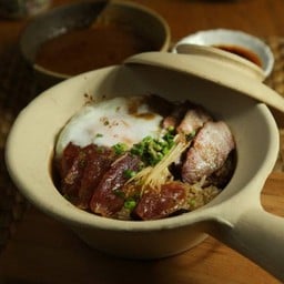 ข้าวอบหมูแดงและกุนเชียงไข่ตอก_FR