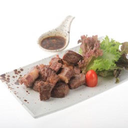 I03 สเต็กเนื้อวากิวหั่นเต๋า
