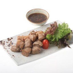 I01 หมูดำสเต็กหั่นเต๋า