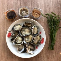 หอยนางรมสด กุ้งแช่น้ำปลา  หอยแครงลวก (ร้าน ดิบ-ดีย์ ซีฟู้ด) ตลาดอ้อมน้อย Big Market