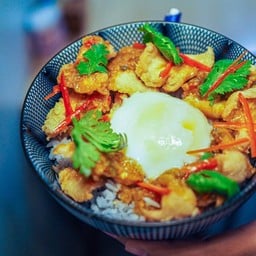 ข้าวไก่กรอบพริกกระเทียม ไข่ออนเซน