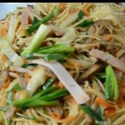 ผัดหมี่ซั่วเบค่อน หรือหมูนุ่ม (ระบุเลย)