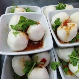 ยำลูกชิ้นปลา