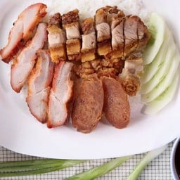 ข้าวหมูแดงผสมหมูกรอบ พิเศษ