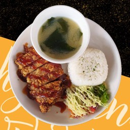 ข้าวหน้าหมูชุปเกล็ดขนมปังทอดซอสทงคัตสึ + น้ำซุปมิโซะ