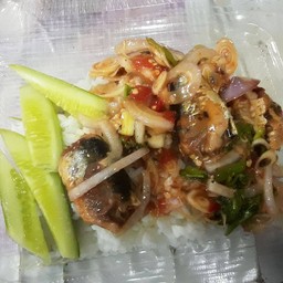 ยำปลากระป๋องราดข้าว