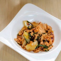 ไก่ผัดเม็ดมะม่วง