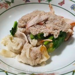 เฮียเม้ง บะหมี่ (เจ้าเก่าสนามหญ้า)