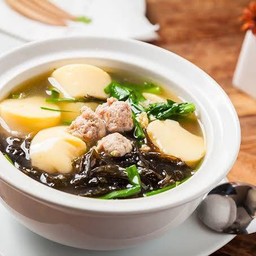 ต้มจืดเต้าหู้หมูสับสาหร่าย (กับข้าว)