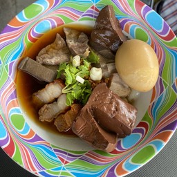 ก๋วยจั๊บน้ำข้นใส่ทุกอย่าง พิเศษ