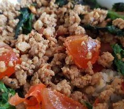 กะเพราหมูสับไข่เค็ม (กับข้าว)