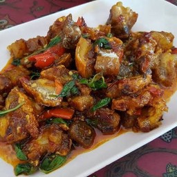 ผัดน้ำพริกเผาหมูกรอบ(กับข้าว)