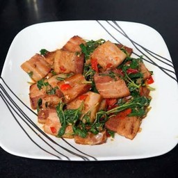 กะเพราเบคอน(กับข้าว)