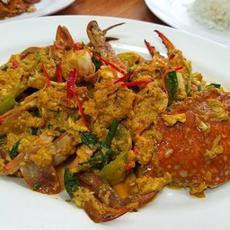 ปูผัดผงกะหรี่ stir-fried blue crab with curry powder