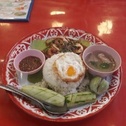 แต๋น กระเพราถาด39บาท