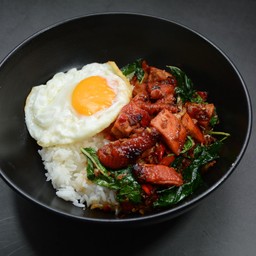 ข้าวกระเพราไก่ชาซิว+ไข่ดาว