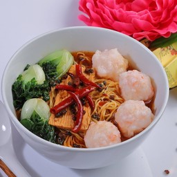 บะหมี่น้ำลูกชิ้นกุ้งซุปหม่าล่า