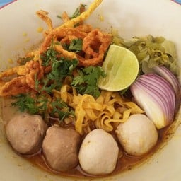 ข้าวซอยลูกชิ้น