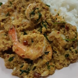ฉู่ฉี่กุ้งไข่ข้นราดข้าว