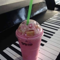 นมสดชมพูเย็น