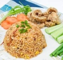 ข้าวผัดน้ำพริกอ่อง+กากหมู