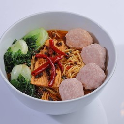 บะหมี่น้ำลูกชิ้นปลากรายซุปหม่าล่า