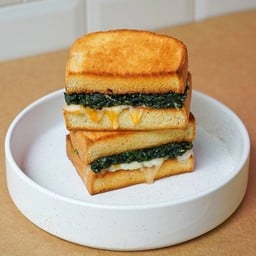 Classic Spinach Cheese Sandwich