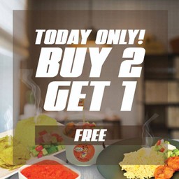 ข้าวขมิ้นสะเต๊ะหมู 1 + มาม่าสะเต๊ะไก่ 1  แถมสะเต๊ะไก่ 1