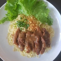 บะหมี่หมูอบซอสสูตรเข้มข้น