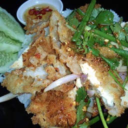 ข้าว ยำไก่กรอบ