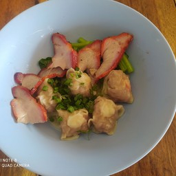 เกี๊ยวน้ำหมูแดง