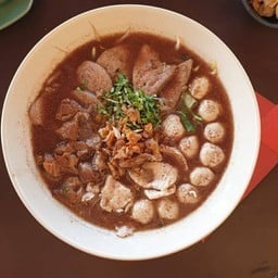 ก๋วยเตี๋ยวเรือยักษ์